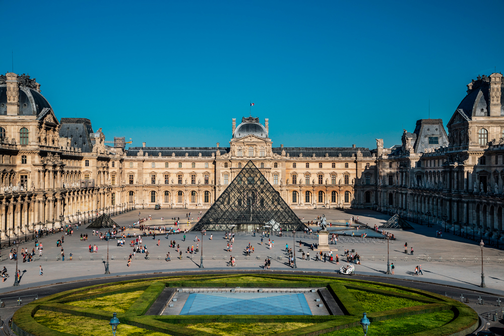 El Louvre reabrió sus puertas…