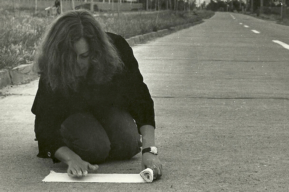 Lotty Rosenfeld (1943-2020) A 850 metros de profundidad