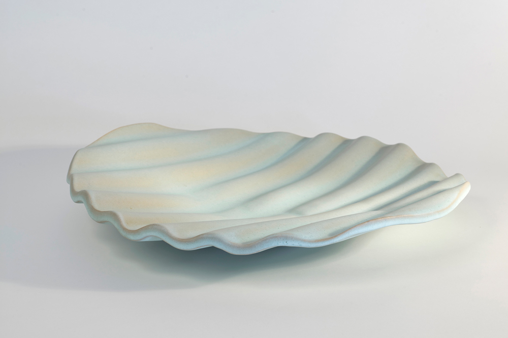 Escultura de cerámica en gres y esmalte, 
60 × 60 × 10 cm, 2023