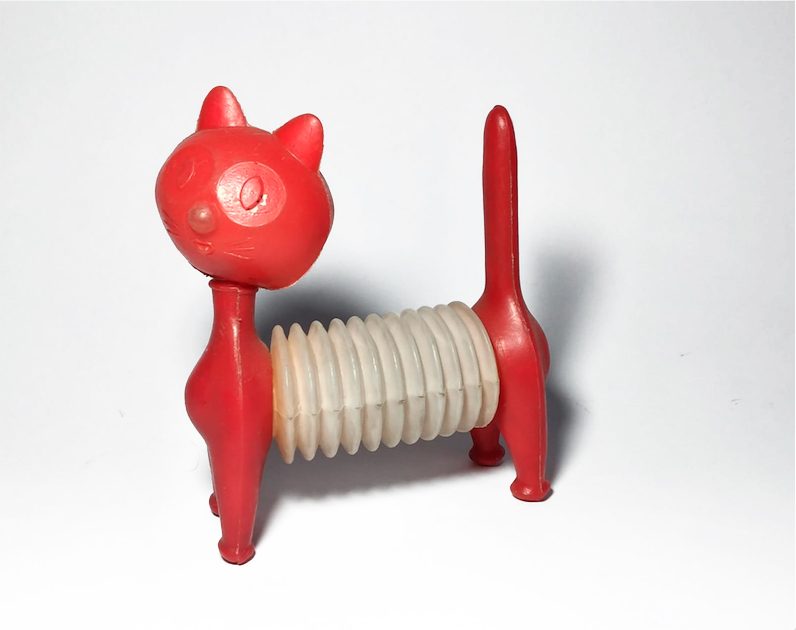 Gato acordeón, Juguetes Columbia, Chile, 1970, plástico. El diseño es de la artista checa Libuše Niklová.