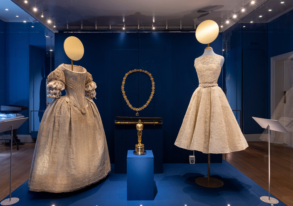 El vestido de Lady Theophilia Harris que inspiró el traje de Givenchy para Audrey Hepburn, cuando recibió el Oscar.